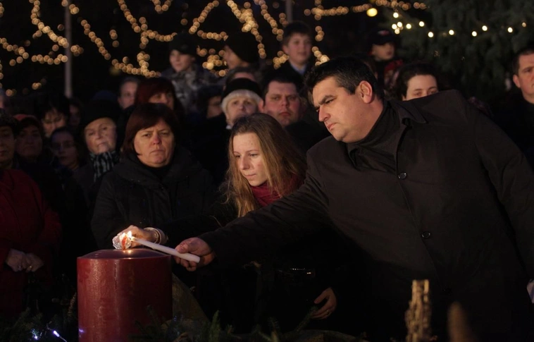Adventi koszorú második gyertyagyújtása a Városház téren