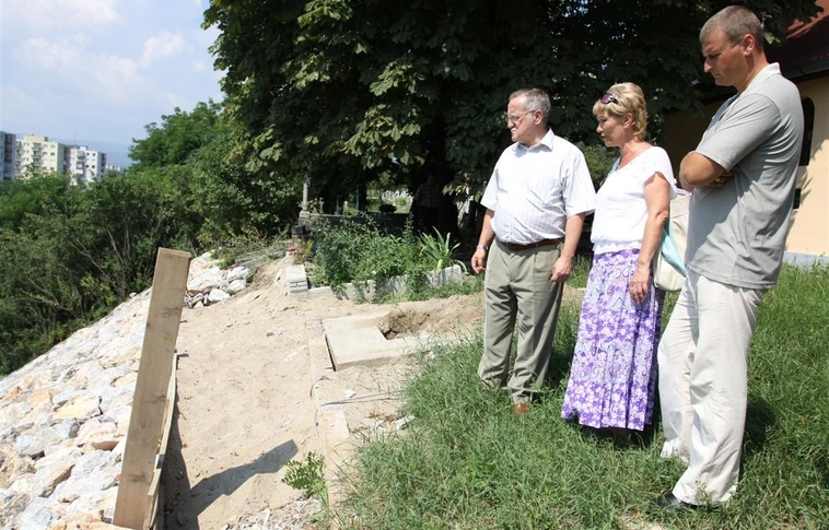 Polgármesteri vizit a Szent Anna temető partfalszakadási munkálatairól
