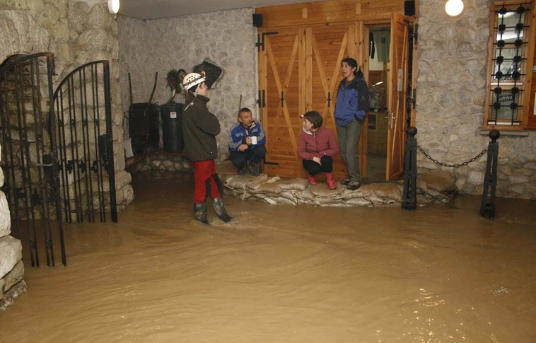 Keddi esőzés: késő esti állapot