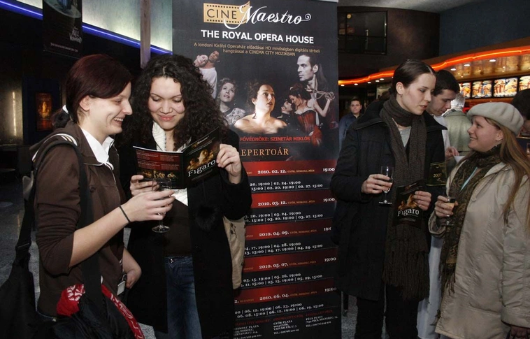 Opera a moziban
