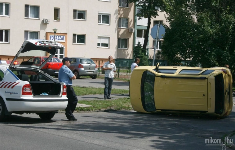 Ismét baleset a Szent István és Malomszög kereszteződésben