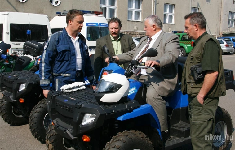 Ajándék rendőr-quad az Északerdőtől