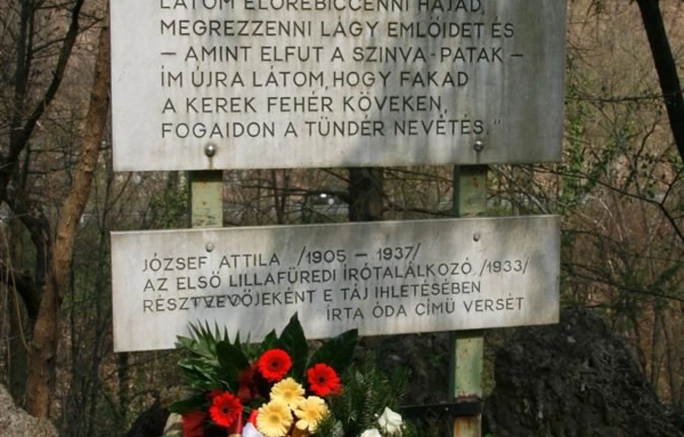 Koszorúzás a Költészet Napja alkalmából