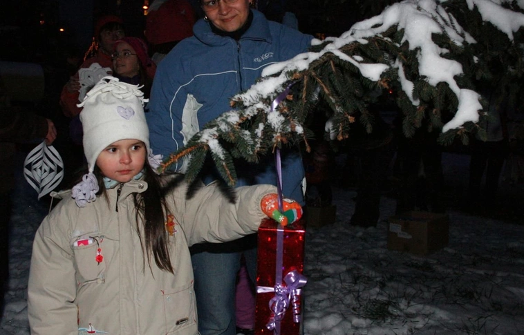 Karácsonyfa-díszítés az Avason