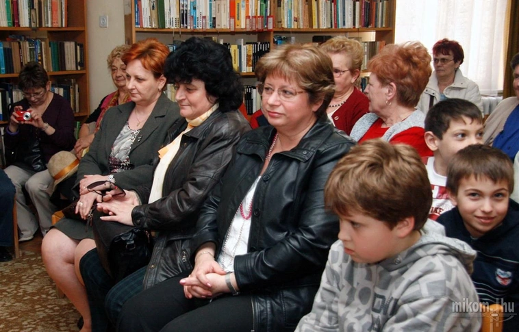 A Bem József Általános Iskola bábkiállítása a Tompa Mihály Könyvtárban