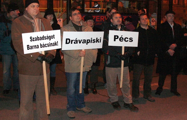 Szimpátiatüntetés a tárgyalás előtti napon