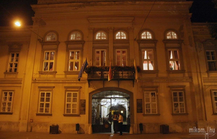 Közgyűlés - késő este