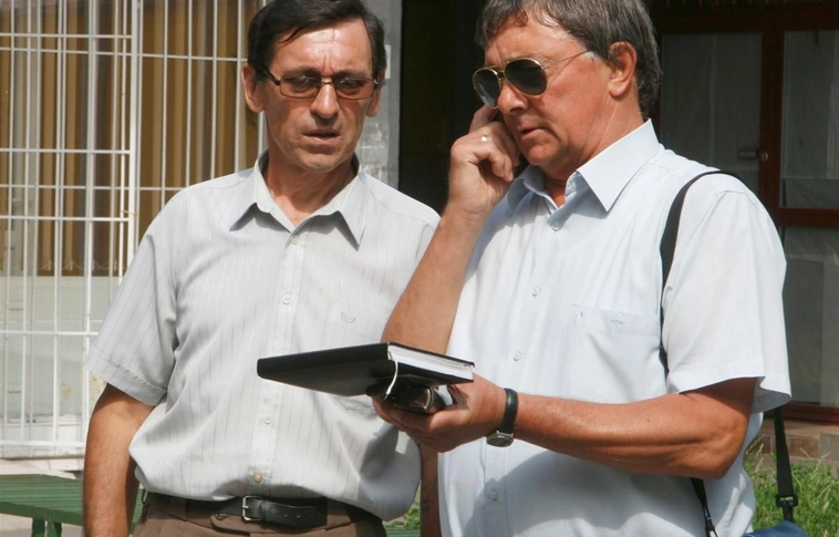 Fedél alá kerülnek az avastetői kofák
