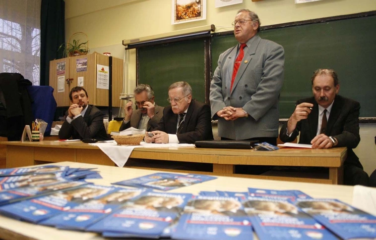 Közbiztonsági fórum a Jókai Általános Iskolában