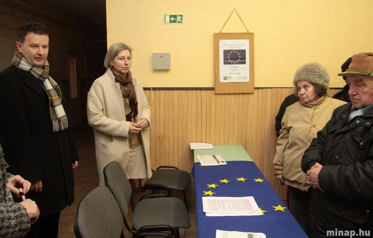 Ismét élelmiszercsomaggal segítettek az arnótiaknak