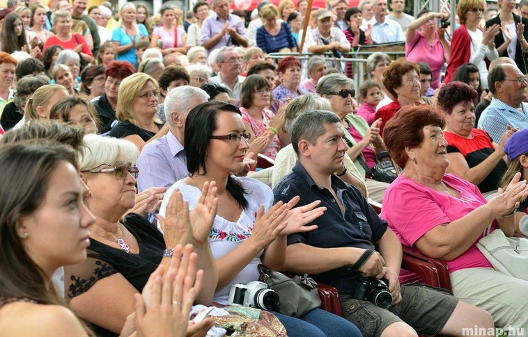 Szent István téri forgatag