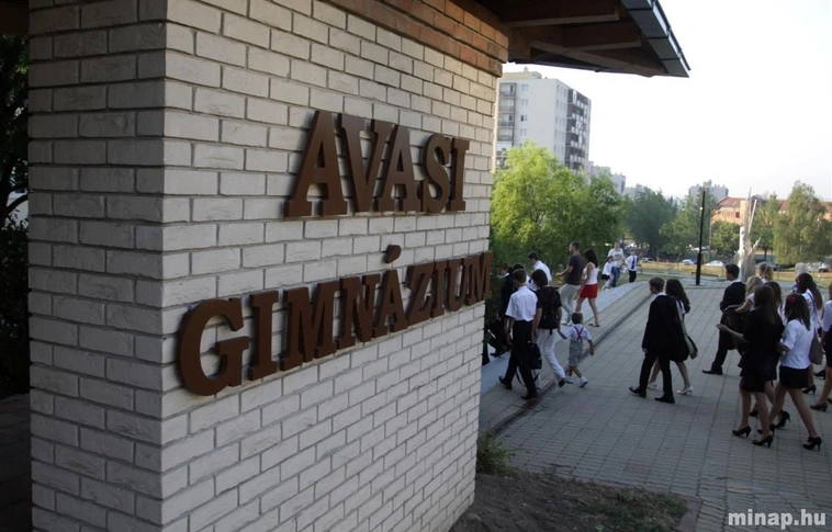 Becsengettek az Avasi Gimnáziumban is