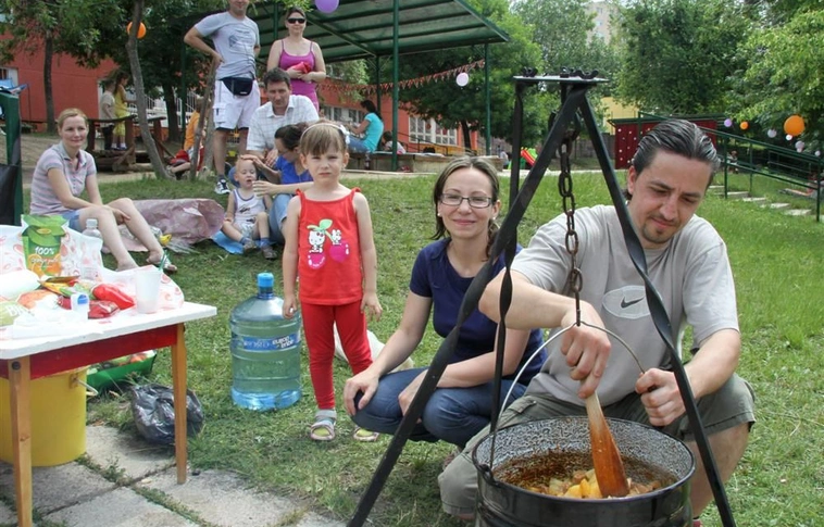 Kerti parti a harminc éves Avastetői Óvodában