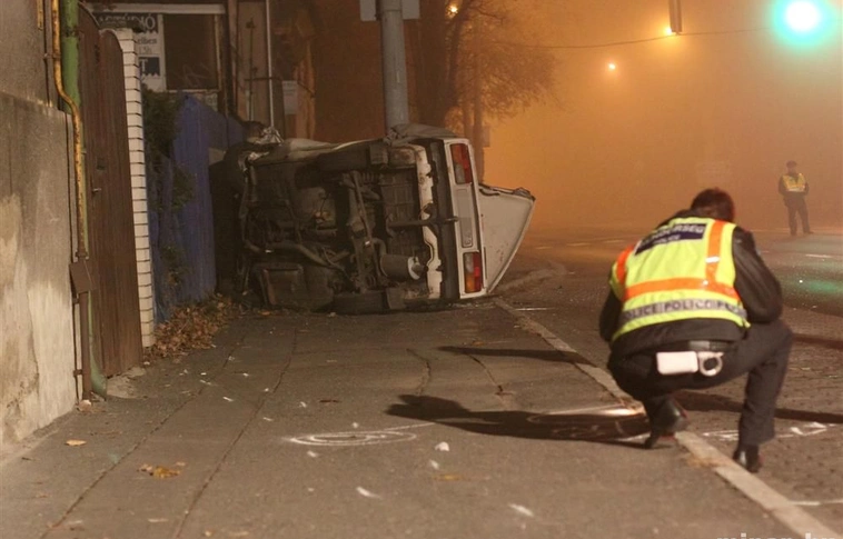 Kocka Lada borult a Szentpéteri kapuban