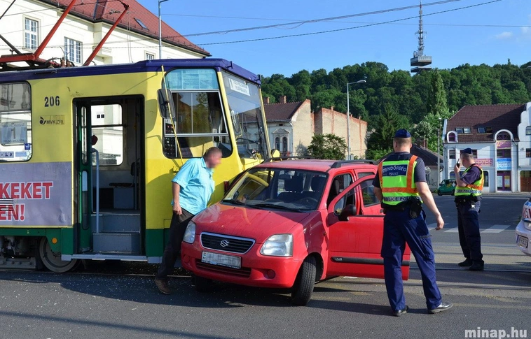 Baleset a Dayka Hunyadi kereszteződésben