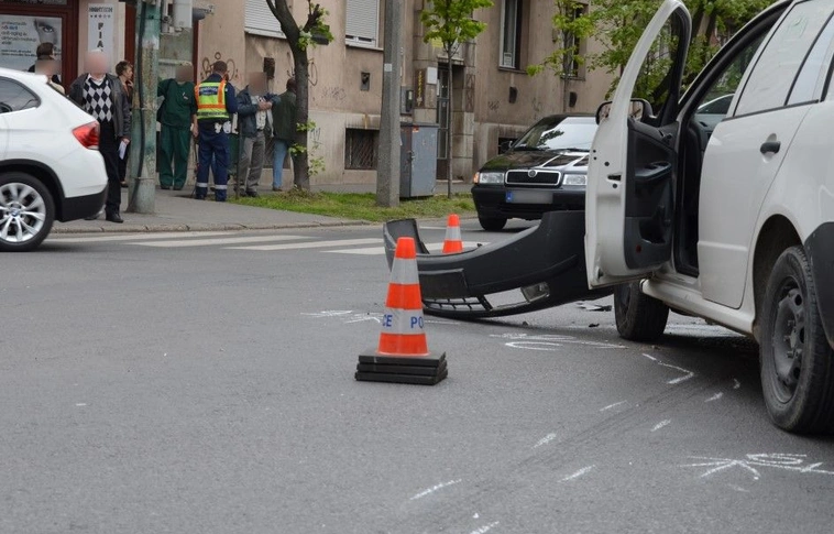 Baleset a Batthyany és Kazinczy utcák kereszteződésében