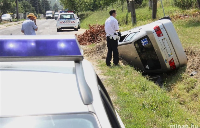 Árokba rohant az autó az Erenyői úton