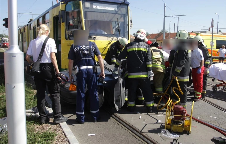 Villamosbaleset az Újgyőri főtéren