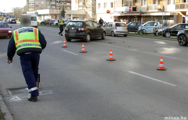 Motoros baleset a Vörösmartyn