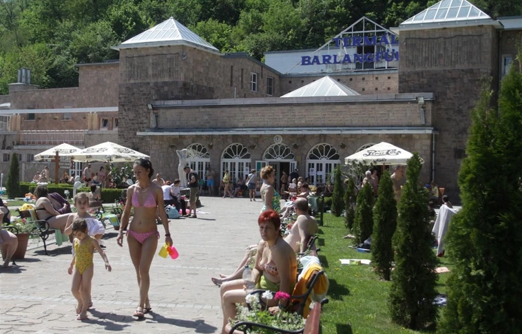 Megnyíltak a Barlangfürdő külső medencéi