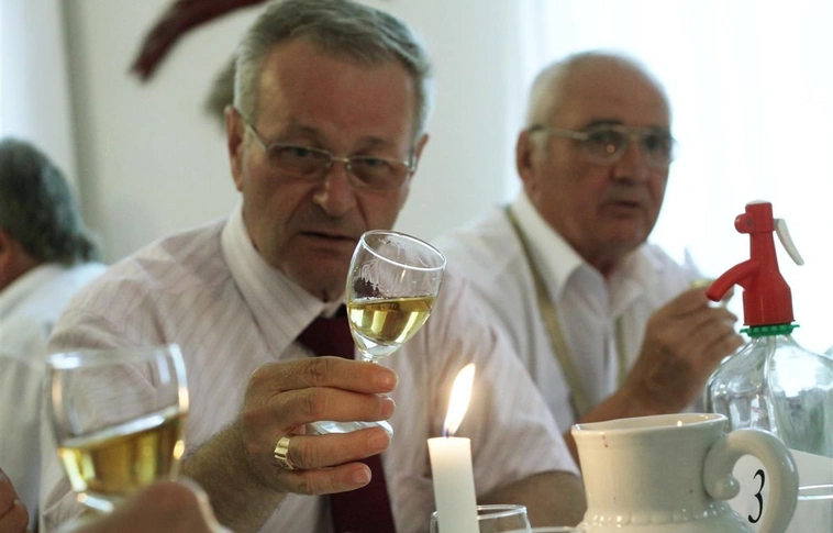 A Miskolci Pincék Asztaltársaságának első borversenye