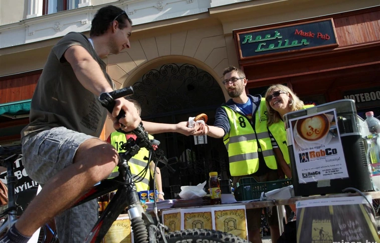 Bringázz munkába Miskolcon is: kerékpáros reggeli a sétálóutcán