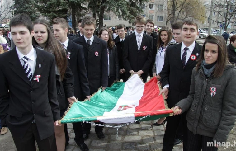 Felvonták az országzászlót Diósgyőrben