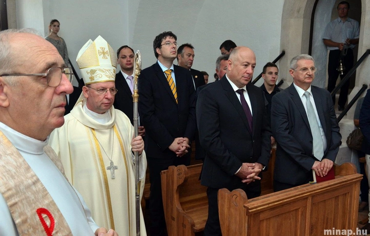 A Diósgyőri vár kápolnájának felszentelése