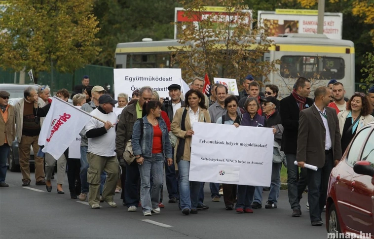 Az Avason demonstrált a Demokratikus Koalíció