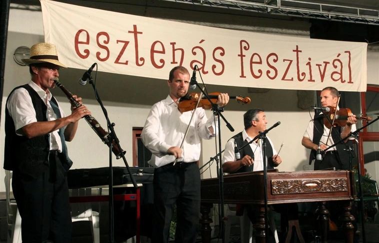 Esztenás Fesztivál a Nyilas Misi Házban