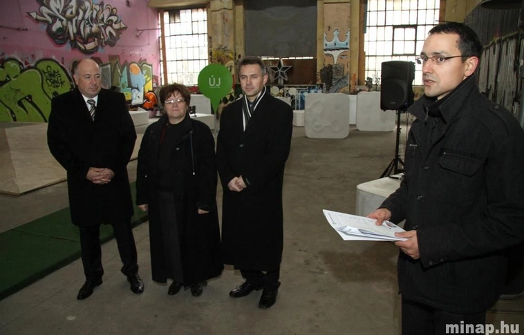 Billentyűzet installáció a Factory Arénában