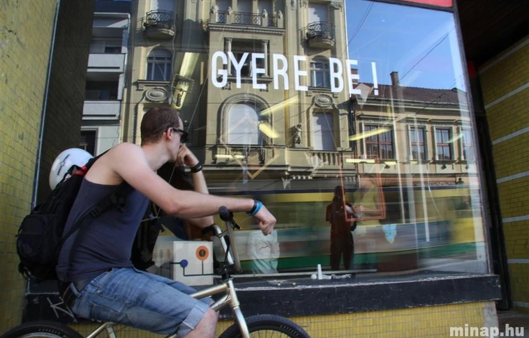 "Gyere be!" -  fiatal független művészek kiállítása