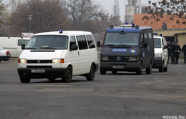 Megérkeztek a Fradi szurkolók a Tiszai pályaudvarra