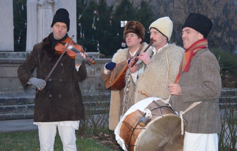 Adventi gyertyagyújtás a Szent István téren