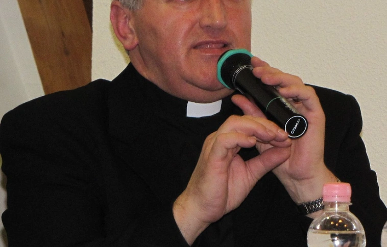 Papi vallomás