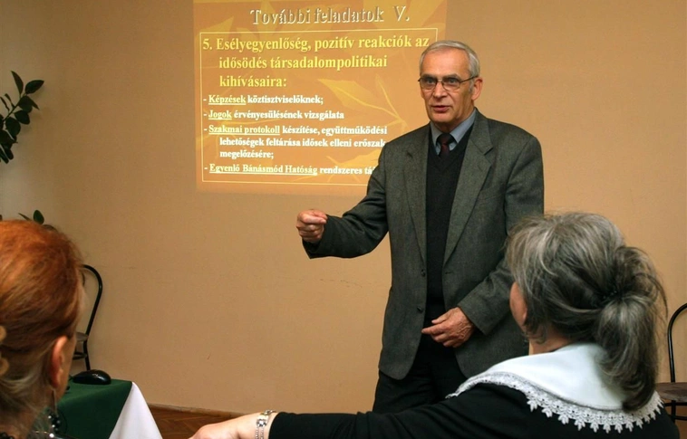 Harmadik Kor Egyeteme a Vörösmarty Művelődési Házban