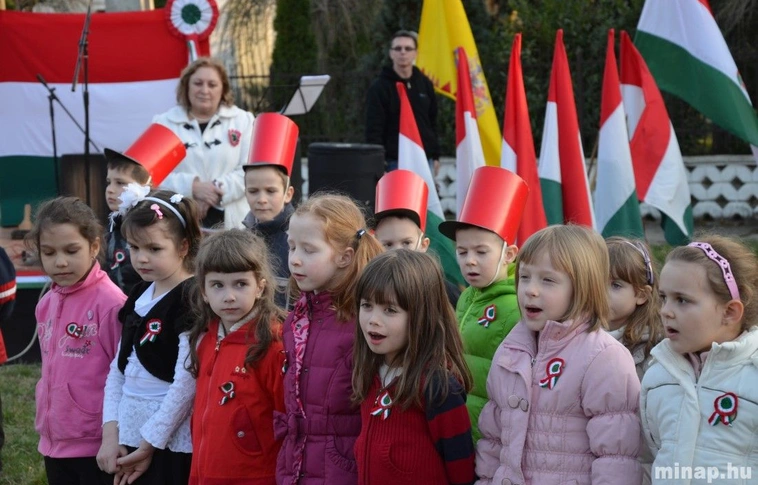 Ünnepi megemlékezés a hejőcsabai Millenniumi emlékműnél