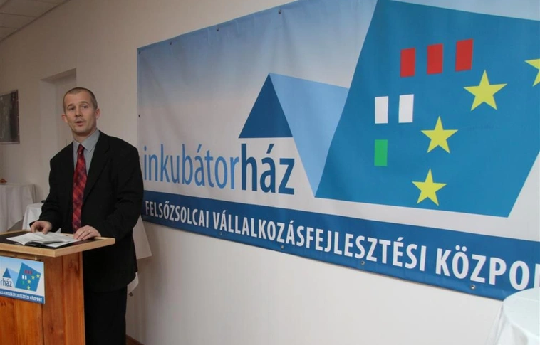 Inkubátorházat avattak Felsőzsolcán