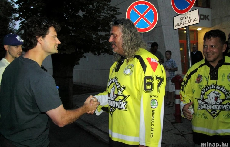 Megérkezett a kanadai "erősítés" a Miskolci Jegesmedvék jégkorongcsapatához hétfő este.