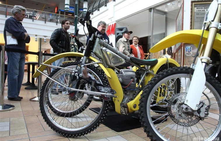 Jótékonysági motorkiállítás