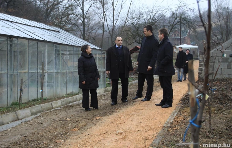 Brikettüzem avatás a Baráthegyi Majorban