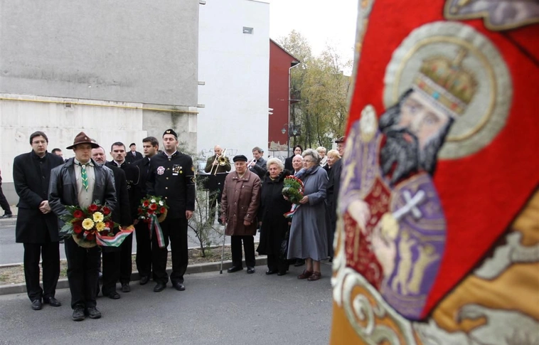 Koszorúzás Nagy Imre emléktáblájánál