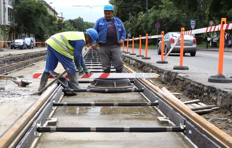 A Selyemréten már épül az új villamospálya