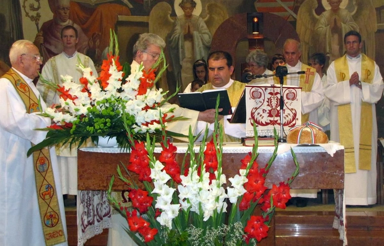 Ünnepi istentisztelet a selyemréti Szent István templomban