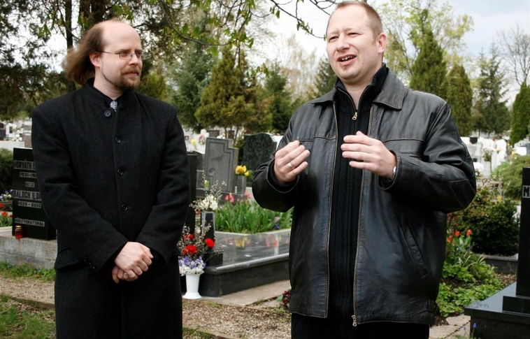 Koszorúzás Lenkey Zoltán Munkácsy-díjas grafikusművész sírjánál