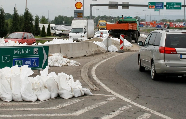Javul a helyzet a felsőzsolcai körforgalomnál