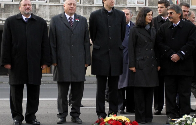 Koszorúzás a Zsolcai kapuban