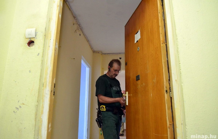 Kilakoltatás az Áfonyás utca 11. alatt