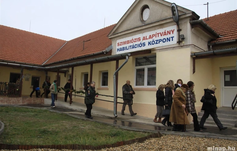 Miskolcon adták át az ország első Kitagoló Házát