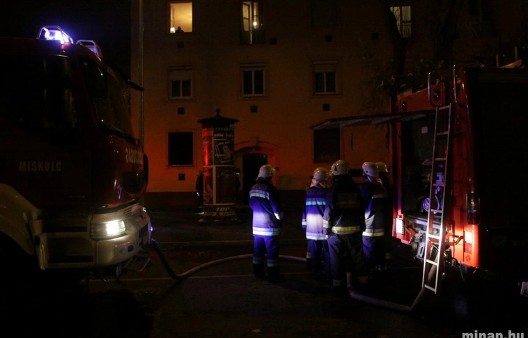 Éjjeli lakástűz a Katalin közben